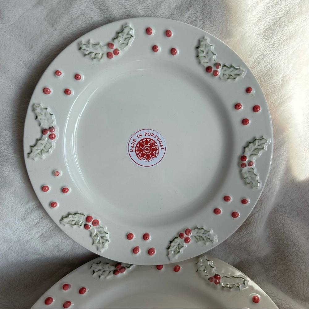 NEW Set of 4 Christmas Dessert Plates with Holly Leaves around. Made in Portugal